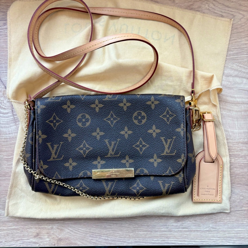 Authentic Louis Vuitton Monogram Favorite PM crossbody bag with chain